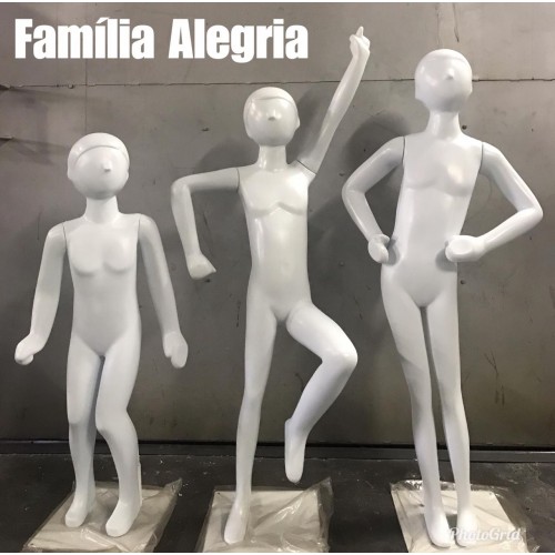 Manequim infantil de plástico alegria pose reta 