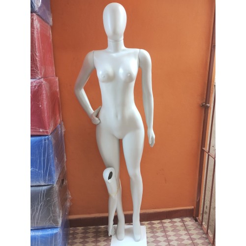 Manequim Feminino com 3 braços branco 